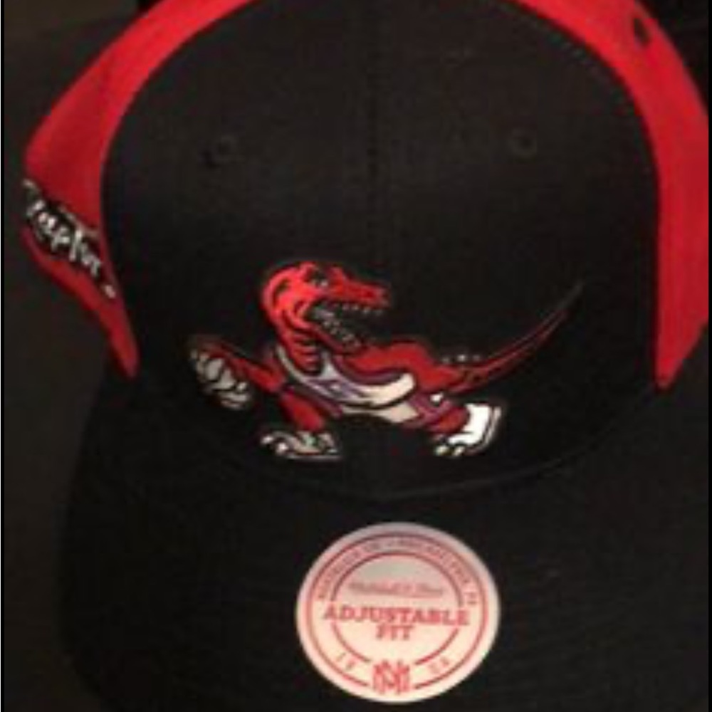 3 fitted caps